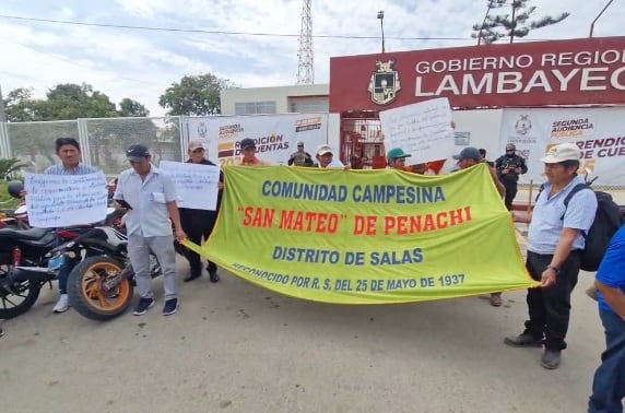 Agricultores llegaron hasta la sede del Gobierno Regional de Lambayeque.