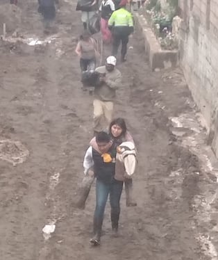 Familias dejaron sus viviendas en Yanahuara para pasar la noche en un albergue temporal (Foto: MPA)