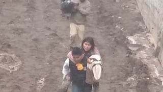 Evacúan a las familias de Flora Tristán a albergue temporal en Arequipa