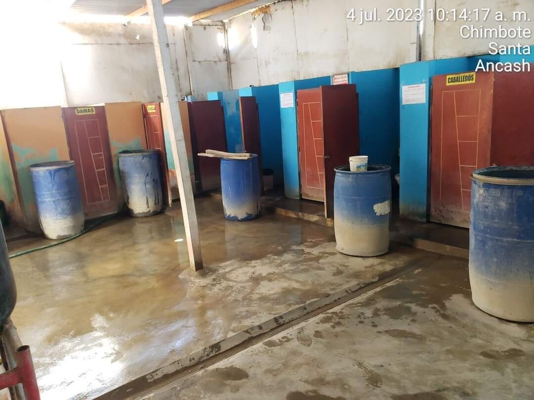 En las dos inspecciones realizadas al mercado se ha comprobado el incumplimiento de las normas sanitarias.