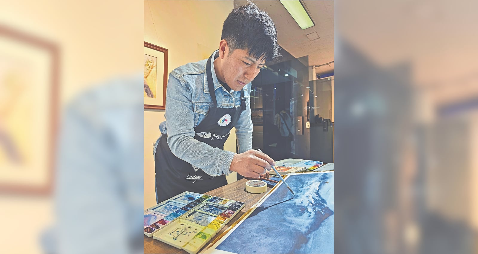 Jasmany J. C. Huarilloclla, acuarelista. Foto: Cortesía.