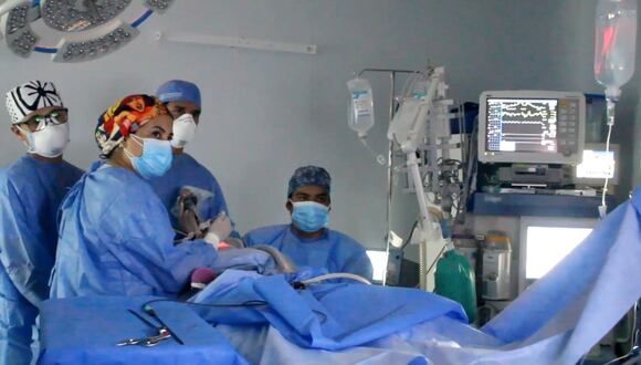 Para esta operación se requirió la presencia de cirujanos de esófago y estómago. (Foto: EsSalud)