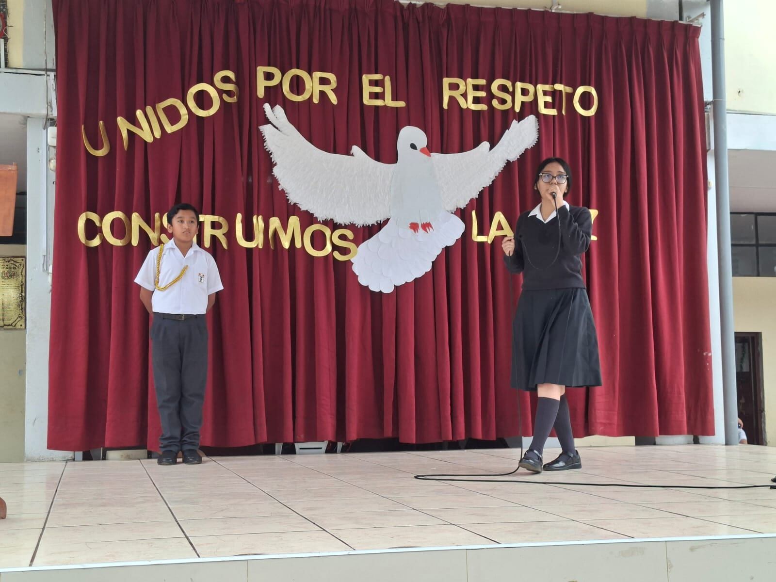 Promueven cultura de paz con izamiento de bandera blanca en más de 100 colegios de La Libertad