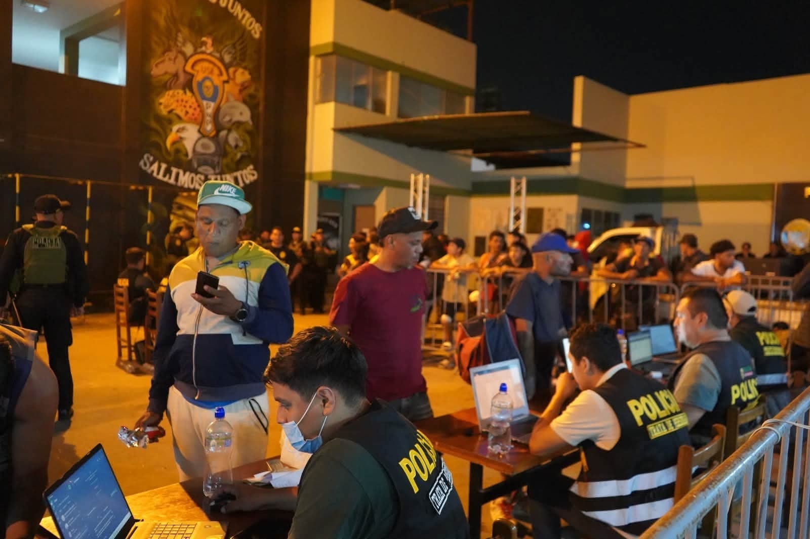 Según la Policía Nacional, se detectaron 87 foráneos en condición migratoria irregular. Además, dos venezolanos y un paraguayo estaban requisitoriados.