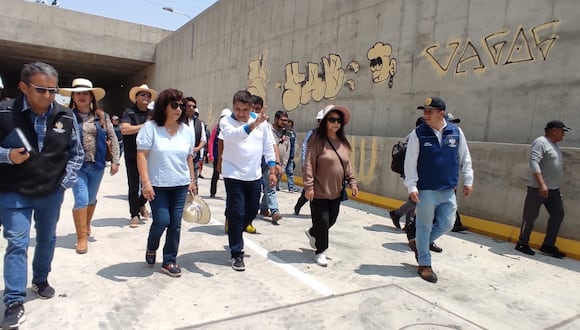 Visita del alcalde Víctor Hugo Rivera en el intercambio vial. Foto: GEC.