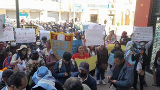 Huancayo: Padres de familia de I.E. Enma Luzmila Calle protestan por robo de 20 televisores