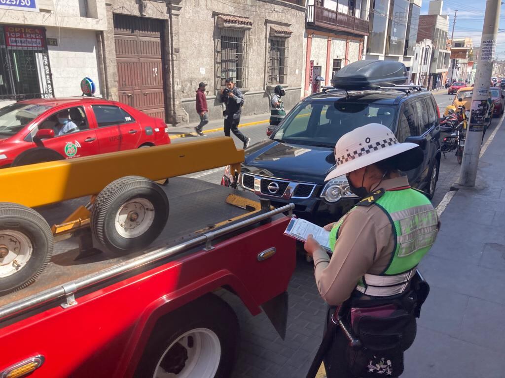 Sanción. Además del internamiento de las unidades, los conductores son multados con montos elevados. (FOTO GEC)