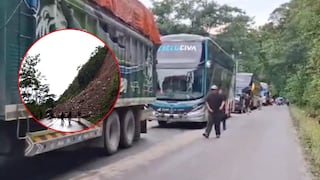 Deslizamiento bloquea la carretera Marginal en Chanchamayo y deja vehículos varados en Junín