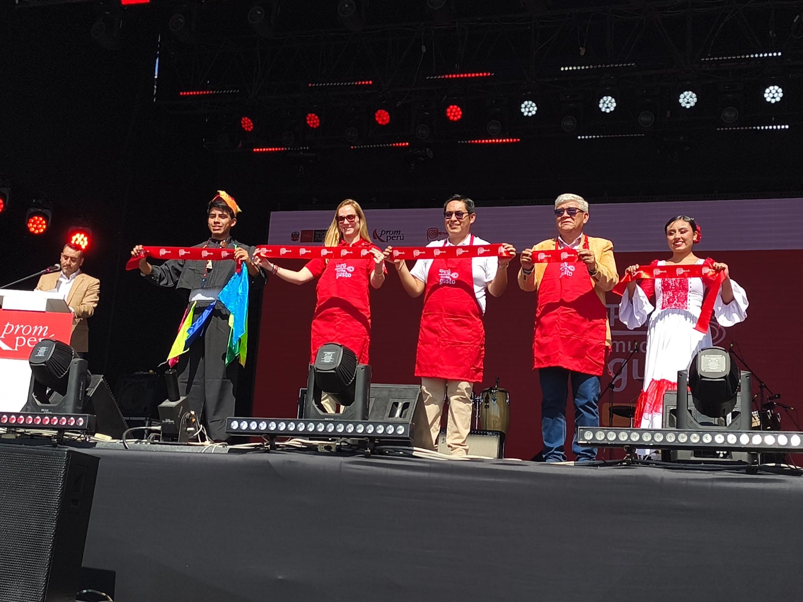 Funcionarios éste sábado se inauguró “Perú, Mucho Gusto” en Tacna. (Foto: Correo)