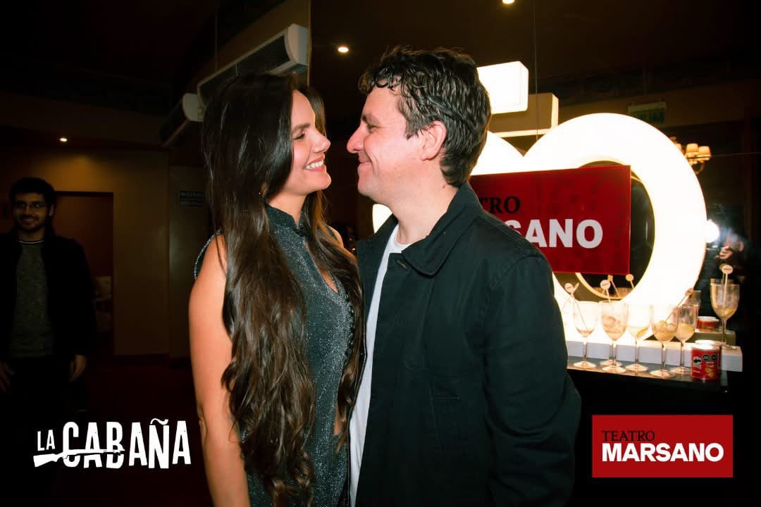El actor reveló que su relación con Johana Chanamé comenzó de manera tranquila y fuera de las redes sociales, hasta que una foto en el teatro Marsano los expuso públicamente. FOTO: TEATRO MARSANO.