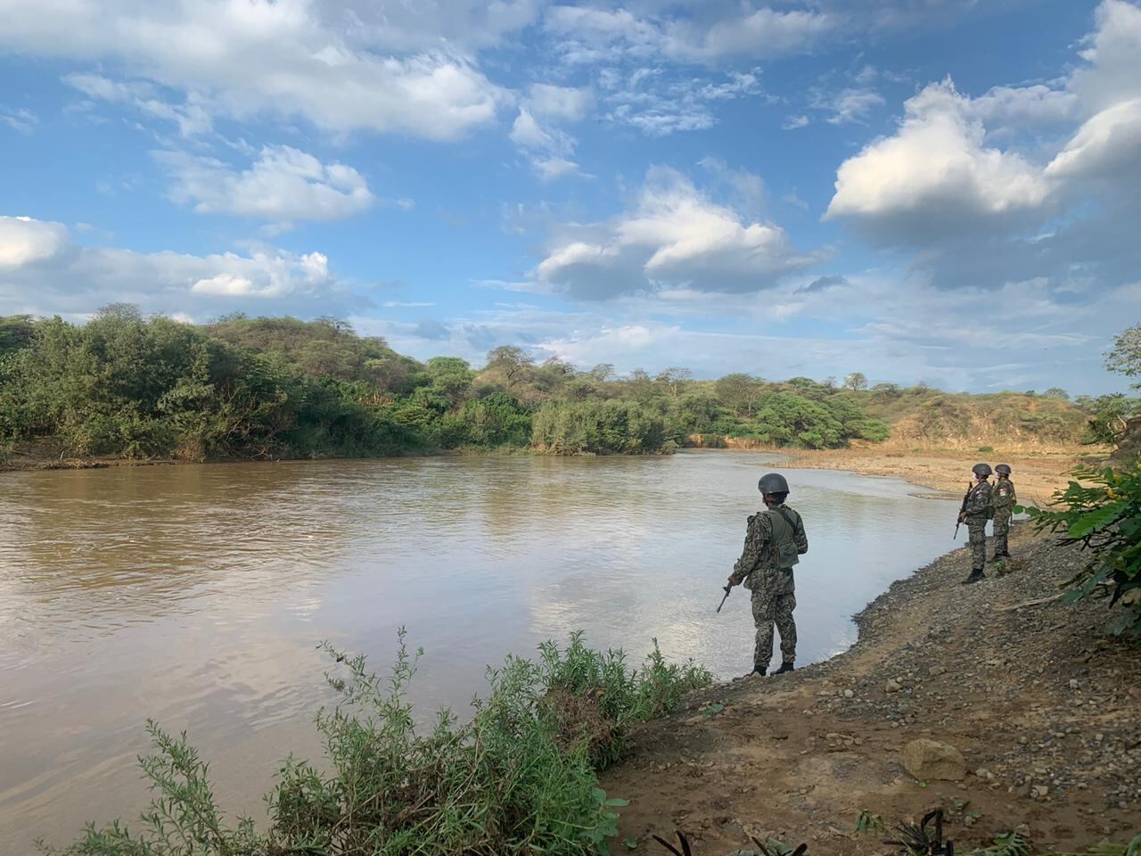El experto indicó que nuestra frontera con Ecuador es difícil de custodiar por la complejidad geográfica. Además, que gran parte de los 1529 kilómetros de la frontera no tiene control. Asegura que para combatir la delincuencia extranjera, la PNP, Ministerio Público, el Poder Judicial e INPE deben trabajar juntos