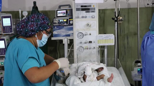 Bebé de 81 días con cardiopatía  es evacuado de Huancayo a Lima en ambulancia aérea (FOTOS)