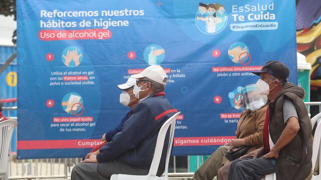 EsSalud: Más de 100 mil ancianos fueron vacunados contra la neumonía a nivel nacional durante la pandemia