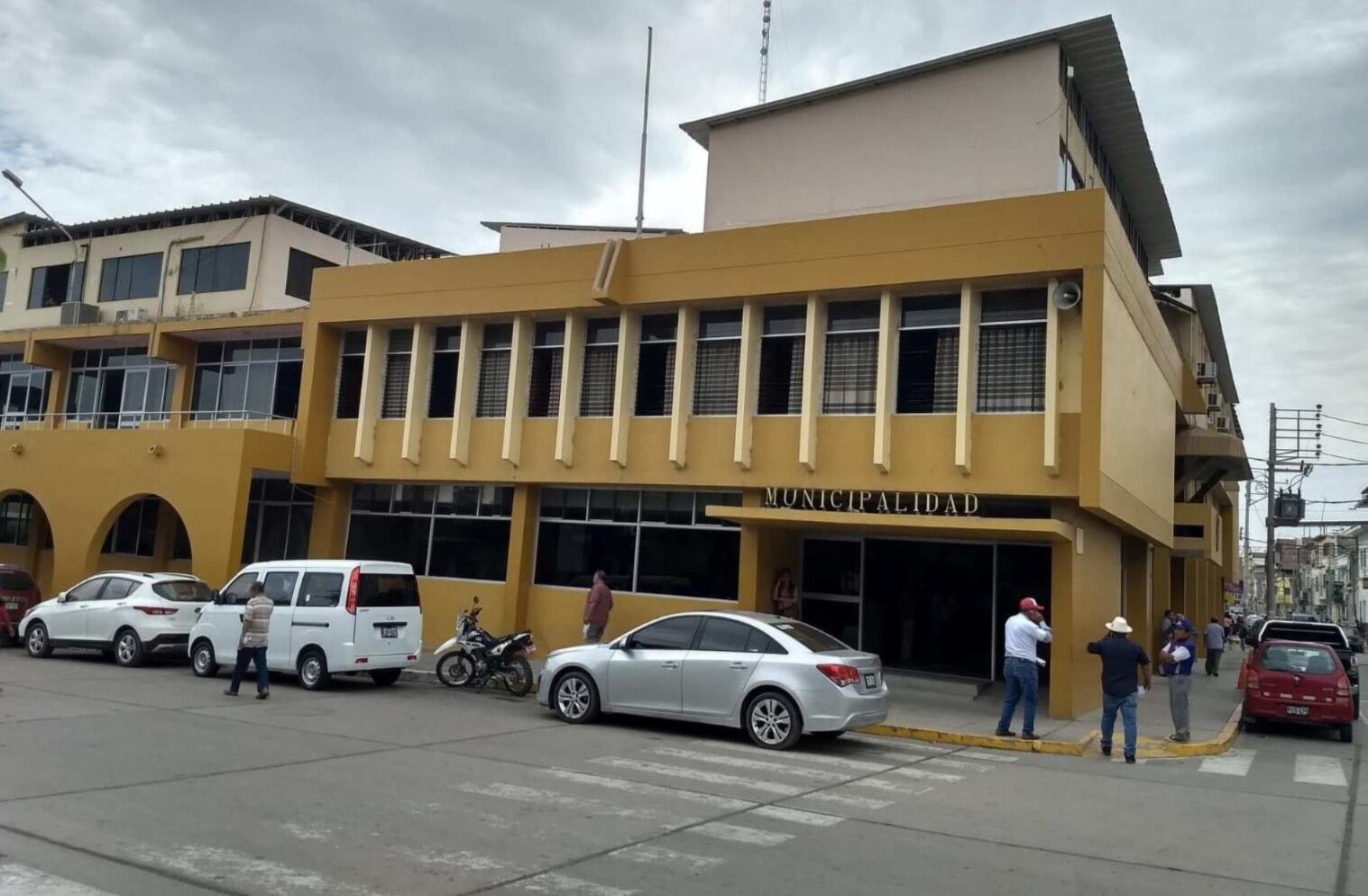 Contraloría reveló que la Municipalidad Provincial de Sullana contrató a los padres de la subgerente de Estudios y Proyectos, Kelly Nole, como proveedores de servicios, a pesar de estar impedidos legalmente para contratar con dicha entidad del Estado