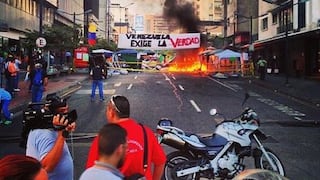 Queman lugar de protesta estudiantil en Caracas tras muerte de Chávez