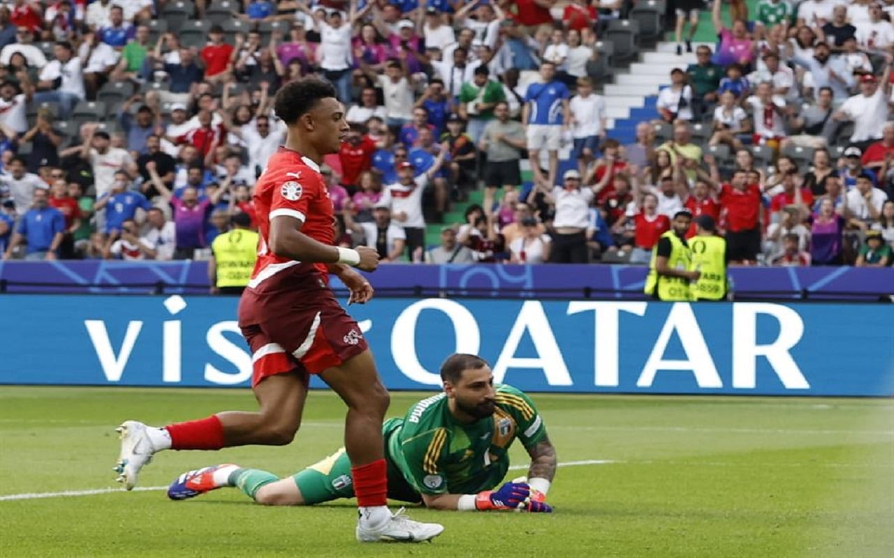 Rubén Vargas, de Suiza, celebra el 2-0 durante el partido de fútbol de octavos de final de la UEFA EURO 2024 entre Suiza e Italia, en Berlín. (Foto: EFE/ ROBERT GHEMENT)