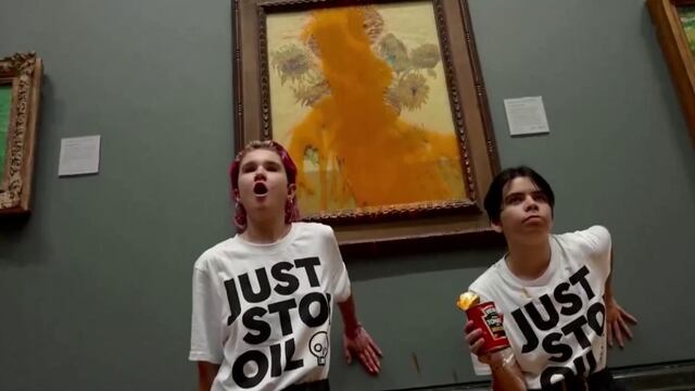 Activistas comparecen ante juez tras lanzar sopa de tomate a un cuadro de Van Gogh (VIDEO)