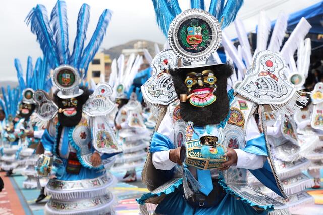 Miles danzan en veneración a la Virgen de la Candelaria, en Puno Miles danzan en veneración a la Virgen de la Candelaria, en Puno