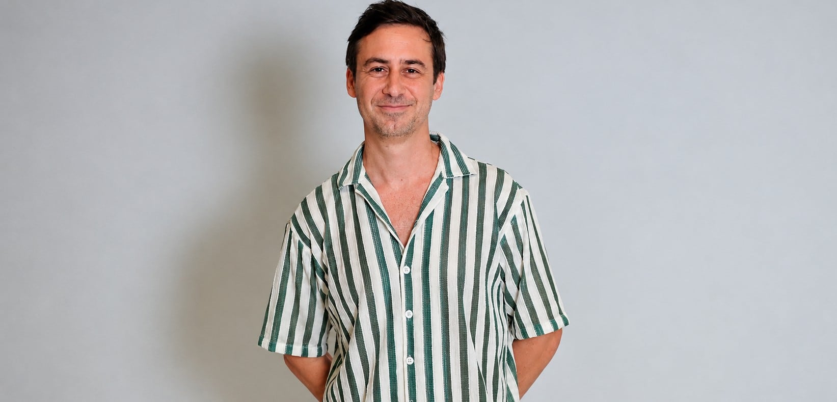"La Tribu propone aprender a conversar sin agredirnos, dejando de lado los fuegos incendiarios que nos dividen para poner las cosas sobre la mesa", dice Bruno Ascenzo, el director de la cinta.