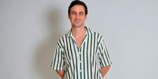 "La Tribu propone aprender a conversar sin agredirnos, dejando de lado los fuegos incendiarios que nos dividen para poner las cosas sobre la mesa", dice Bruno Ascenzo, el director de la cinta.