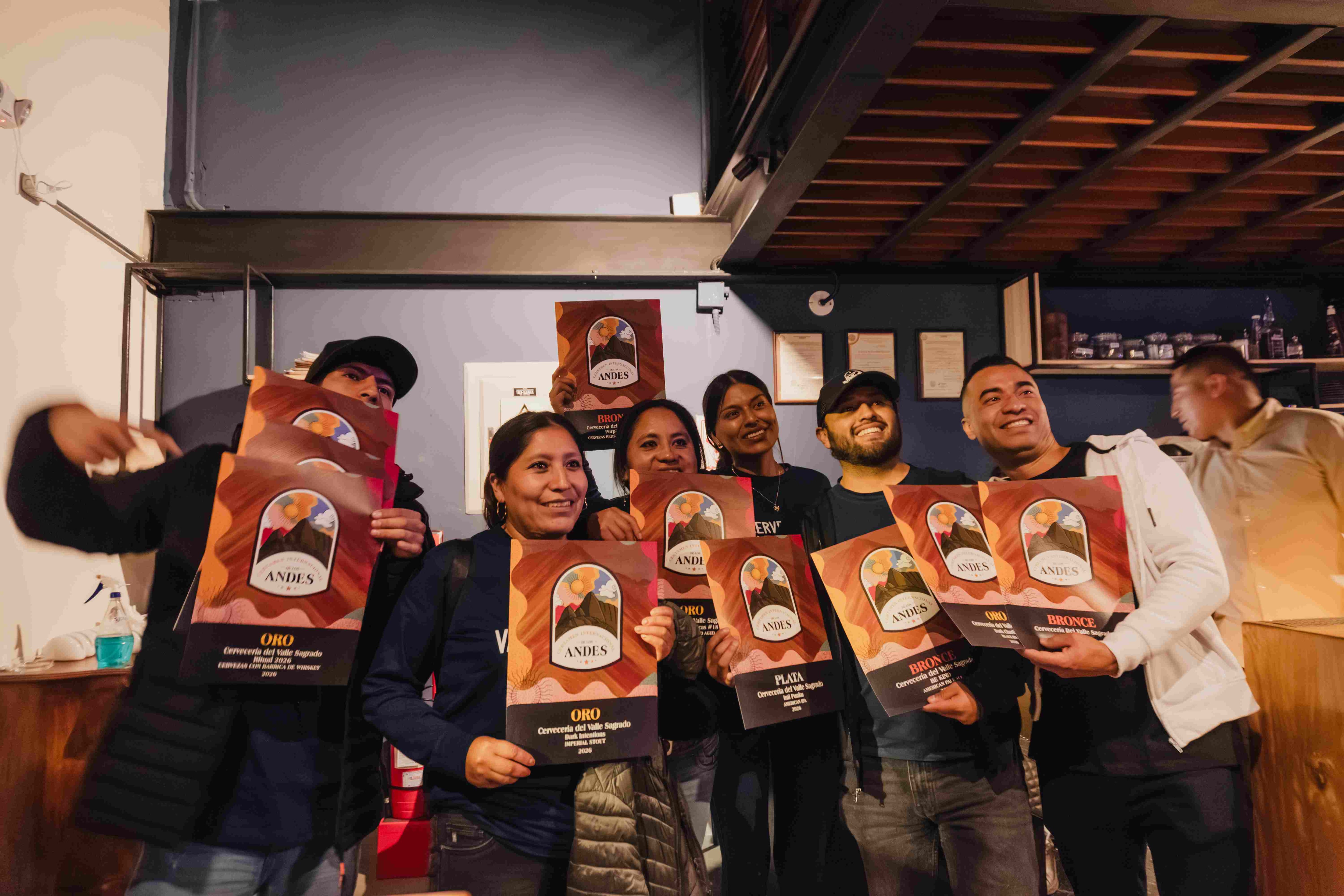 El evento congregó a expertos internacionales y productores de toda Latinoamérica en una competencia que certifica la calidad técnica de bebidas como cervezas, vinos, licores y destilados.