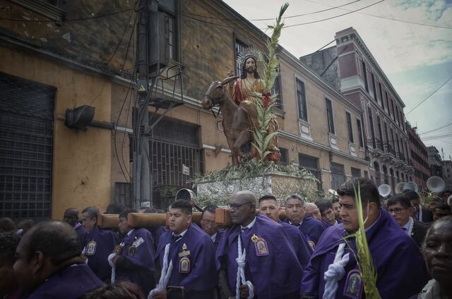 Fieles se concentran para conmemorar la entrada de Jesús a Jerusalén (Foto: Anthony Niño de Guzmán/ @photo.gec)