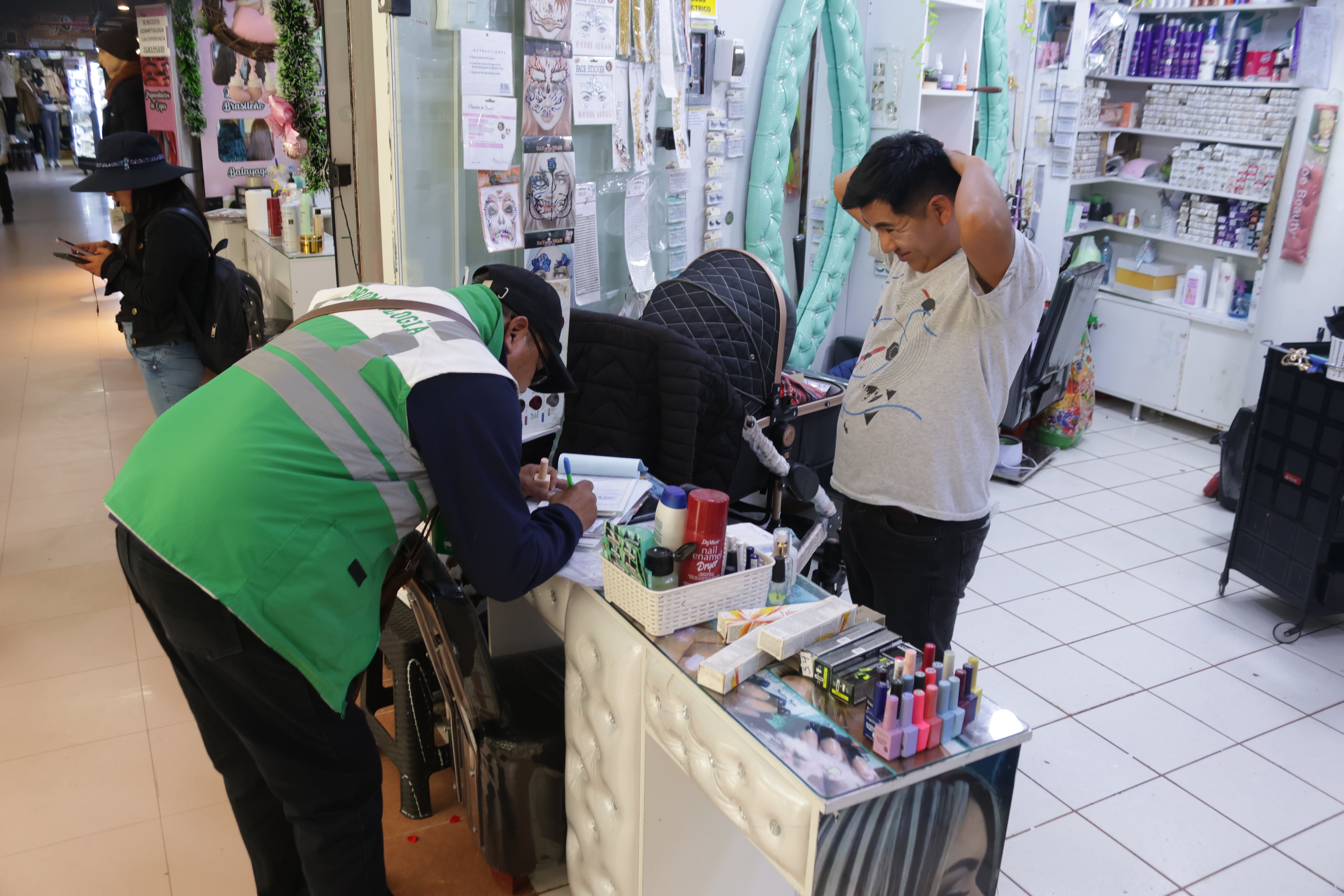 Operativo dejó al descubierto irregularidades. (Foto: Adrián Zorrilla)