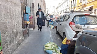 Ambulantes ganan a la Municipalidad Provincial de Arequipa cerca de San Camilo