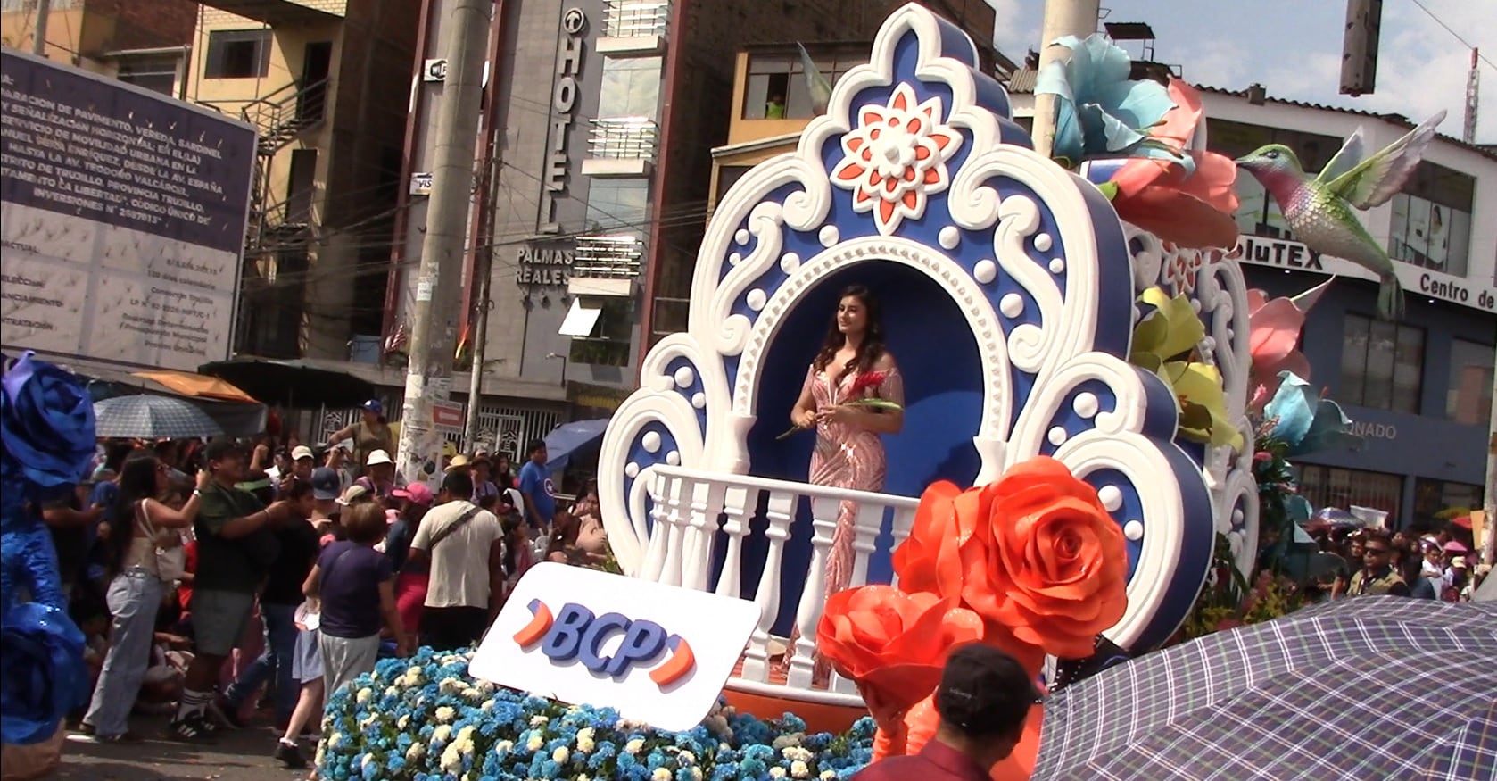 Festividades cerraron ayer con el tradicional desfile de carros alegóricos, comparsas, reinas y bastoneras.