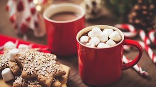 Cinco bebidas navideñas que más afectan tus dientes y cómo reducir su impacto