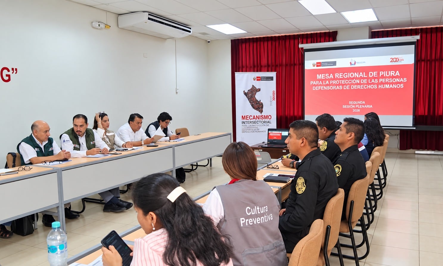 Reunión de autoridades y sociedad civil en Piura.