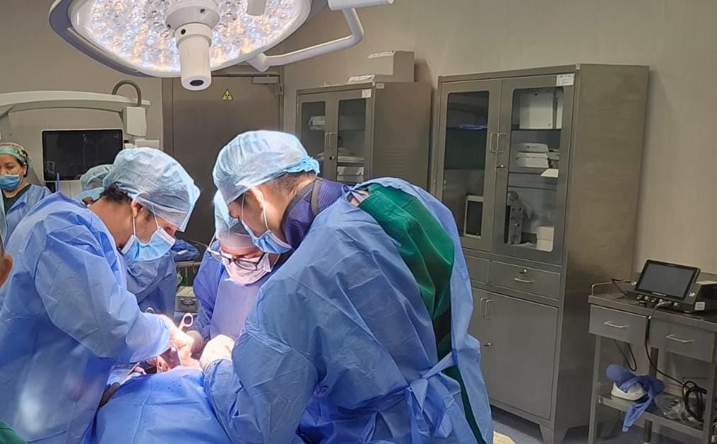 Especialistas del Hospital de Sullana realizan compleja reconstrucción de pelvis tras caída de caballo