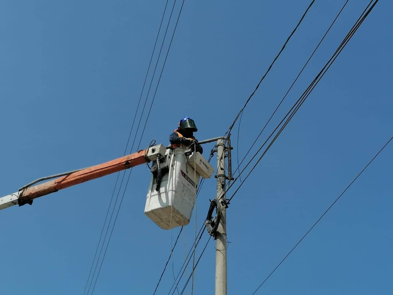 La empresa Pluz anunció la suspensión temporal del servicio eléctrico en zonas específicas del Callao y Carabayllo como parte de labores de mantenimiento de la red. Revisa si tu sector está incluido en el cronograma.