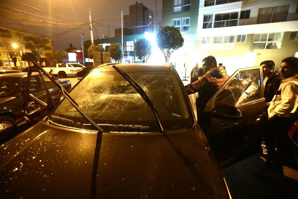 Así quedó el auto destruido por el padre de Bryan Reyna. Foto: GEC