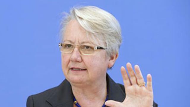 Merkel anuncia la dimisión de su ministra de Educación por plagio de su tesis doctoral