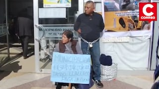 Huancayo: Madre e hijo se encadenan a la municipalidad para exigir pago de S/ 45 mil (VIDEO)