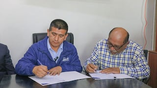 Municipalidad de Islay firma contrato para construir piscina con 5.4 millones de soles