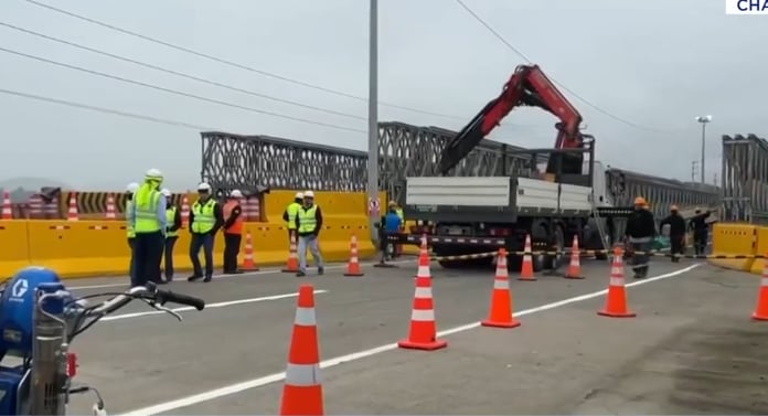 La estructura restablecerá el tránsito en un tramo clave de la Panamericana Norte y fue instalada antes del plazo previsto. FOTO: CAPTURA CANAL N