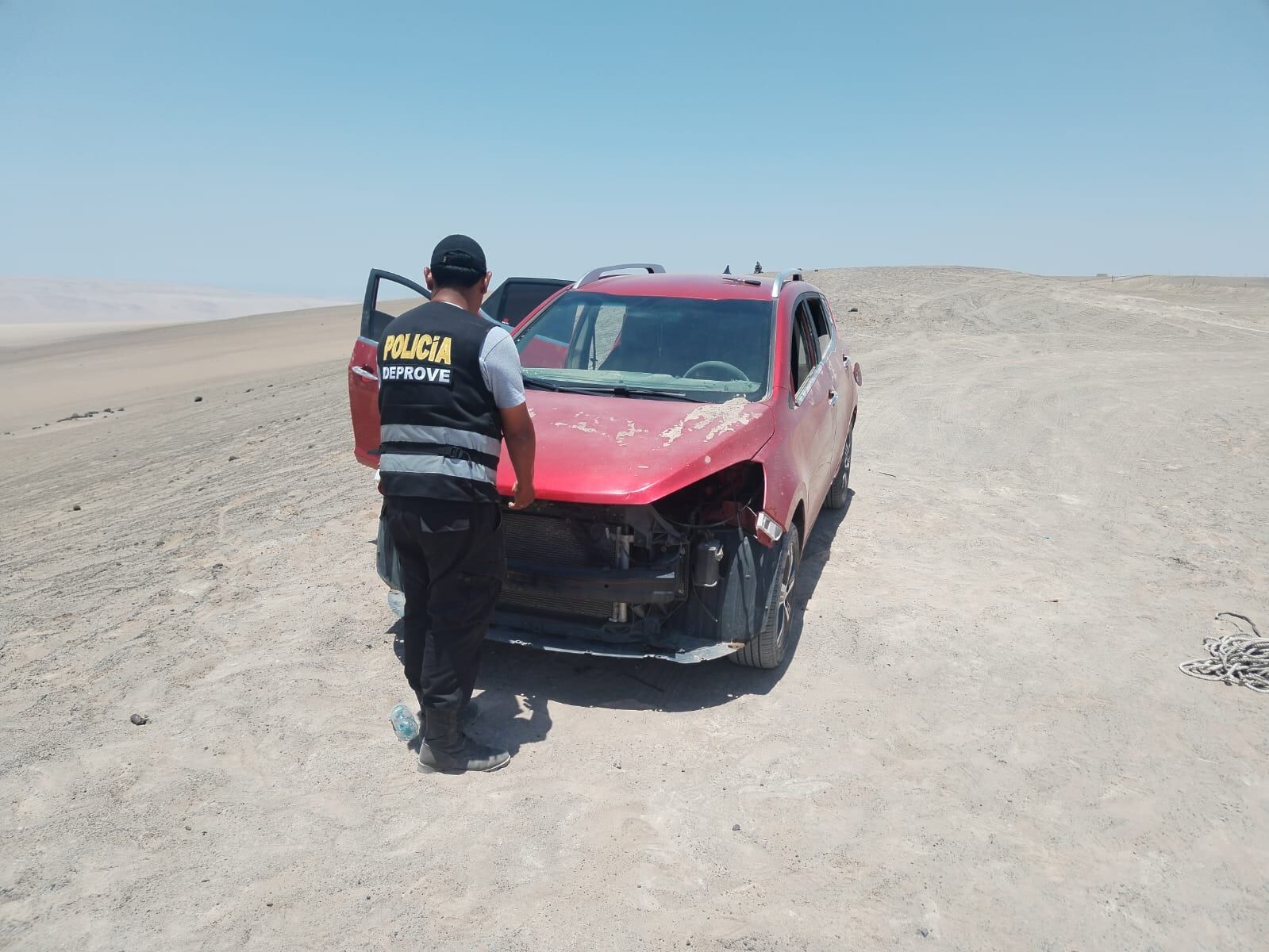 El vehículo fue hallado desmantelado en el sector de cerro Colorado. (Foto: Difusión)