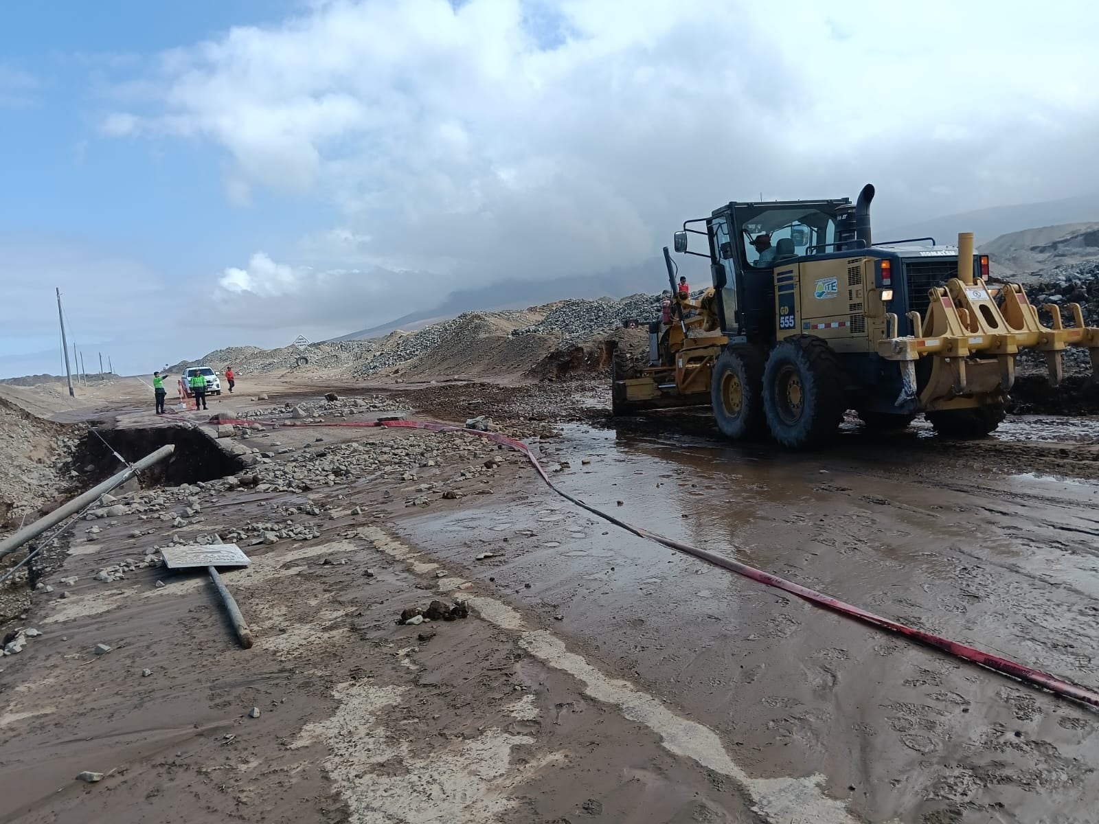 Rehabilitan tramo de la vía Costanera a la altura de Punta Picata. (Foto: Difusión)