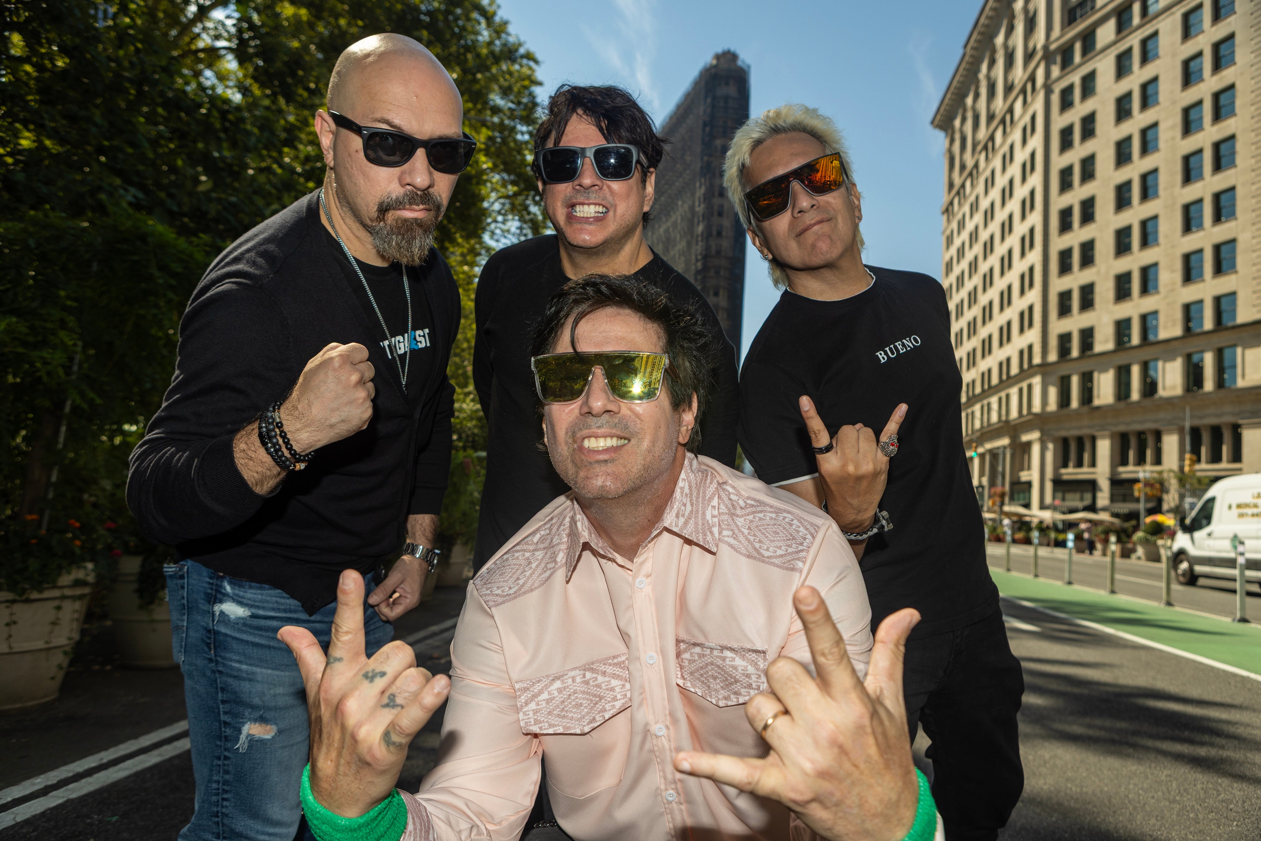 El grupo ganador del Latin Grammy presenta una canción vibrante y sensual que formará parte de su próximo álbum “Maskara”.