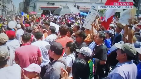 Cercado de Lima: Comerciantes de Mesa Redonda protestan en la avenida Abancay