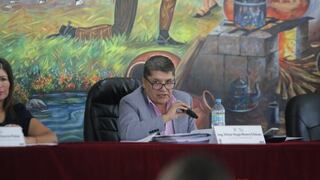 Alcalde de Arequipa, Víctor Hugo Rivera, hace seis cambios de funcionarios