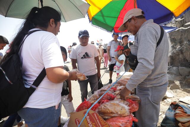 Comerciantes venden tanta wawas. (Foto: Britanie Arroyo/ @photo.gec)