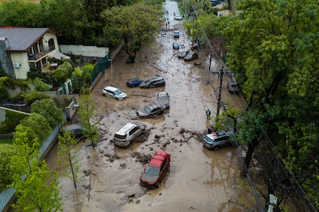 Aluvión en Chile: Activan alerta roja en 10 comunas de la precordillera de Santiago