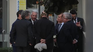 Restos de Mario Vargas Llosa llegaron a crematorio en Surco: Familiares y amigos esperan las cenizas del escritor (FOTOS)