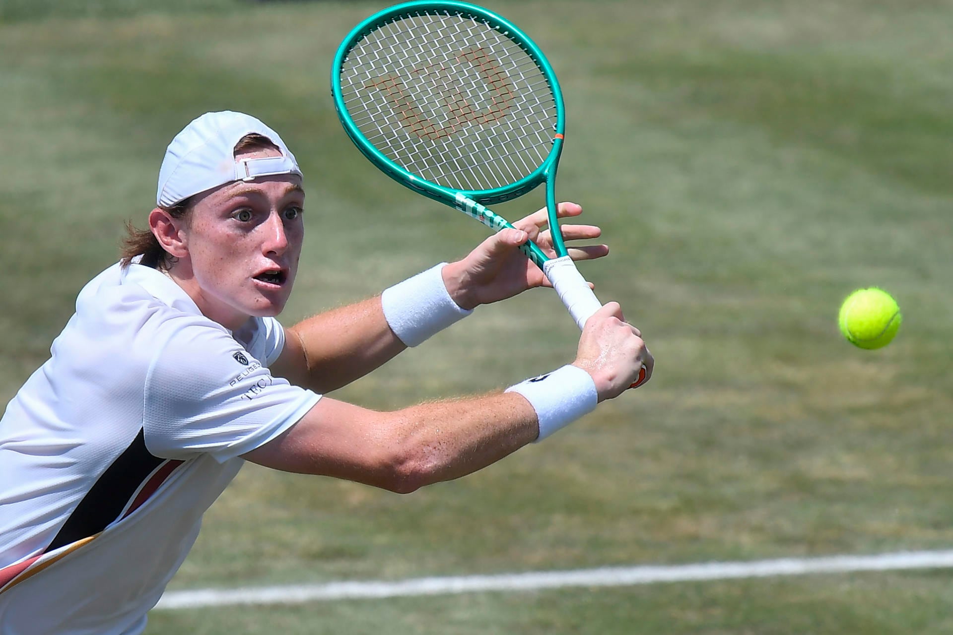 Ignacio Buse comenzó con éxito su participación en Wimbledon al imponerse en cuatro sets al estadounidense Emilio Nava. El tenista peruano selló su clasificación a la segunda ronda, donde enfrentará a Jenson Brooksby. (Foto: EFE)