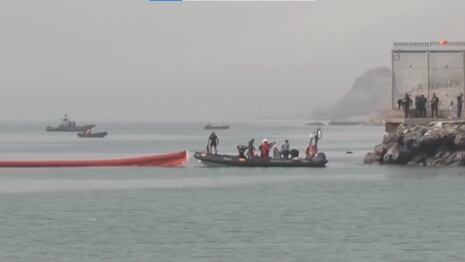 Crisis migratoria en Ceuta: España instala barrera flotante de 500 metros en frontera con Marruecos
