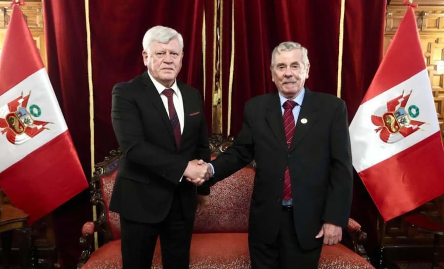 Fernando Rospigliosi y el ministro Hugo Begazo de Bedoya sostuvieron una reunión de trabajo para impulsar medidas conjuntas frente al avance de la inseguridad ciudadana. FOTO: DIFUSIÓN.