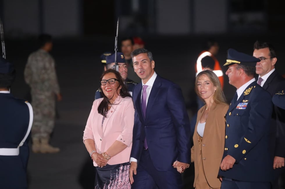 Presidente de Paraguay arriba a Lima para participar en la toma de mando de Keiko Fujimori
